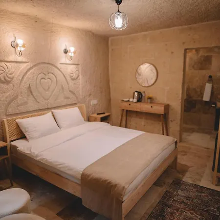 Daphne Cave Отель Аванос