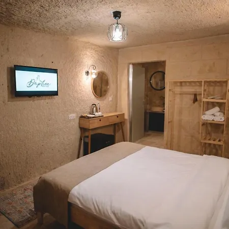 Daphne Cave Аванос