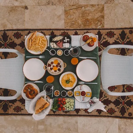 Daphne Cave Отель Аванос