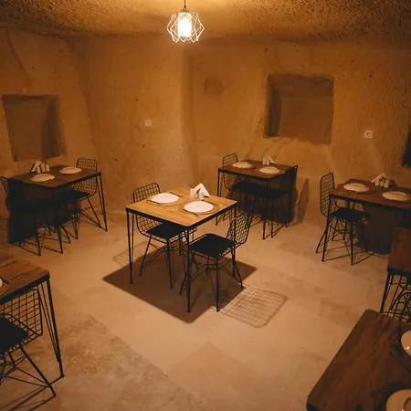 Отель Daphne Cave *