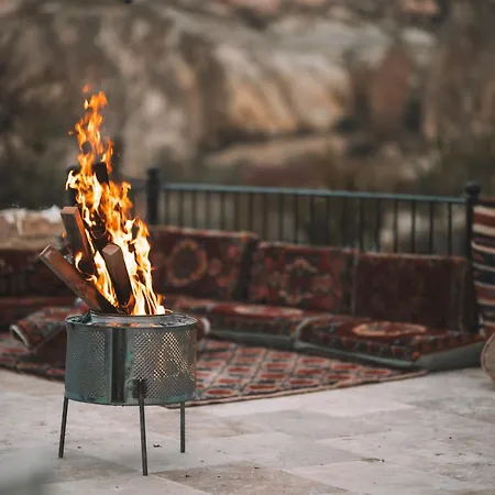 Отель Daphne Cave