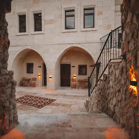 Отель Daphne Cave *