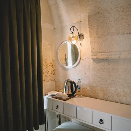 Отель Daphne Cave *