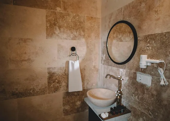 Daphne Cave أفانوس