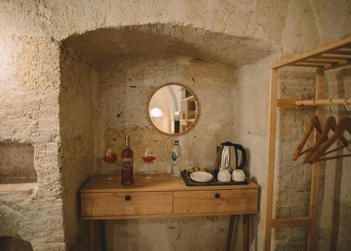 Daphne Cave * أفانوس