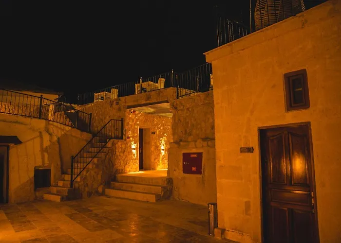 Daphne Cave فندق