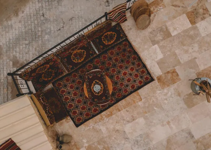 Daphne Cave أفانوس